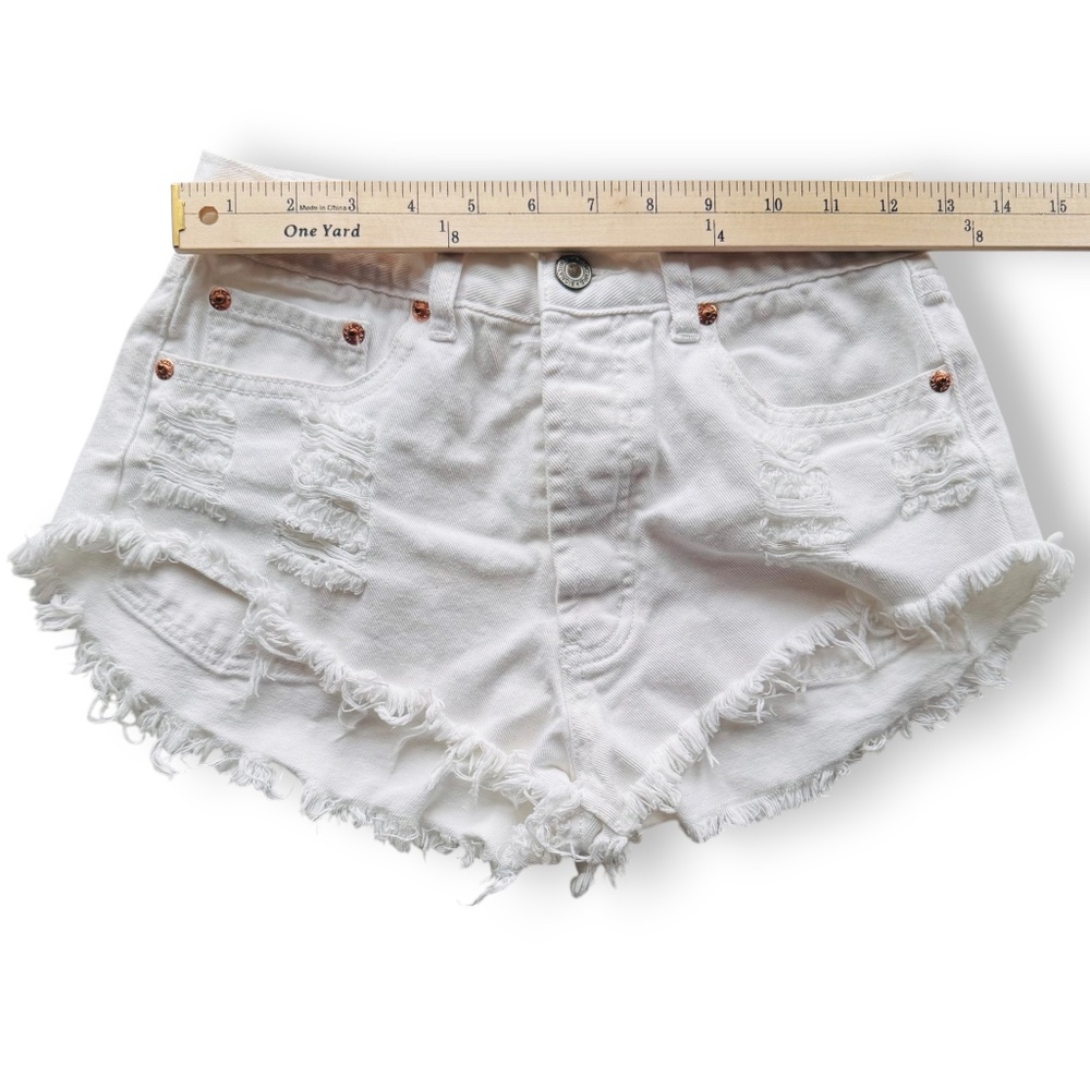 FOREVER 21 White Distressed Denim Cutoff Shorts Size S - Picture 6 of 7